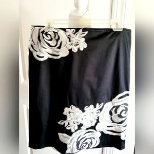 🌺NWOT White House Black Market Skirt